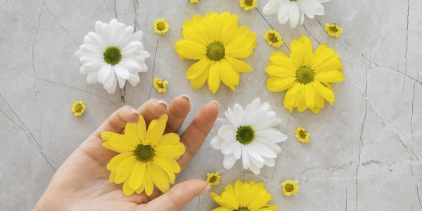 Skin in Spring: How to Adapt Your Skincare Routine to the Canary Islands Climate